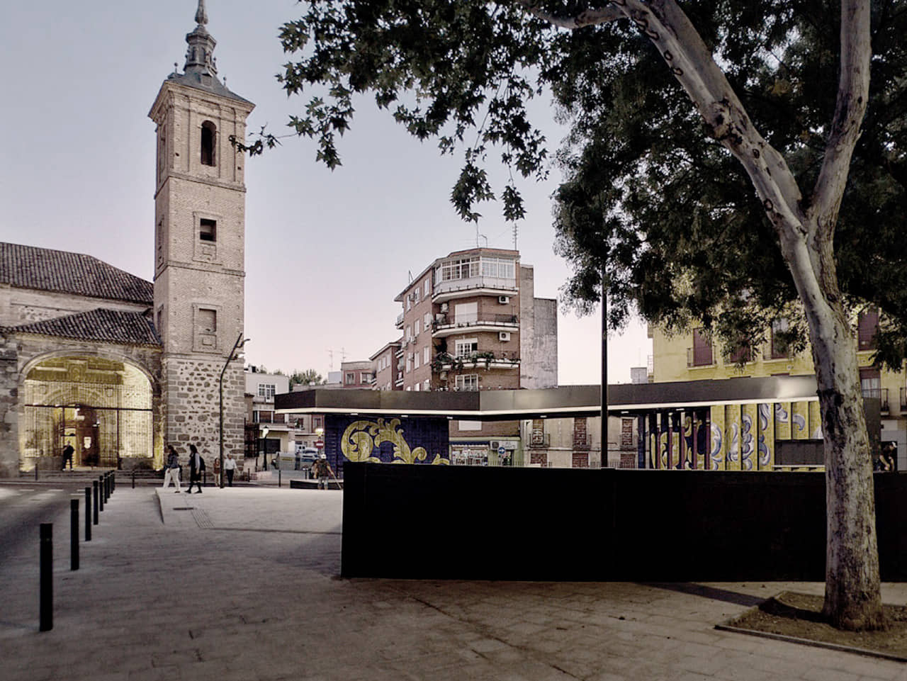 alt=Vista frente a la iglesia de la Plaza el salvador